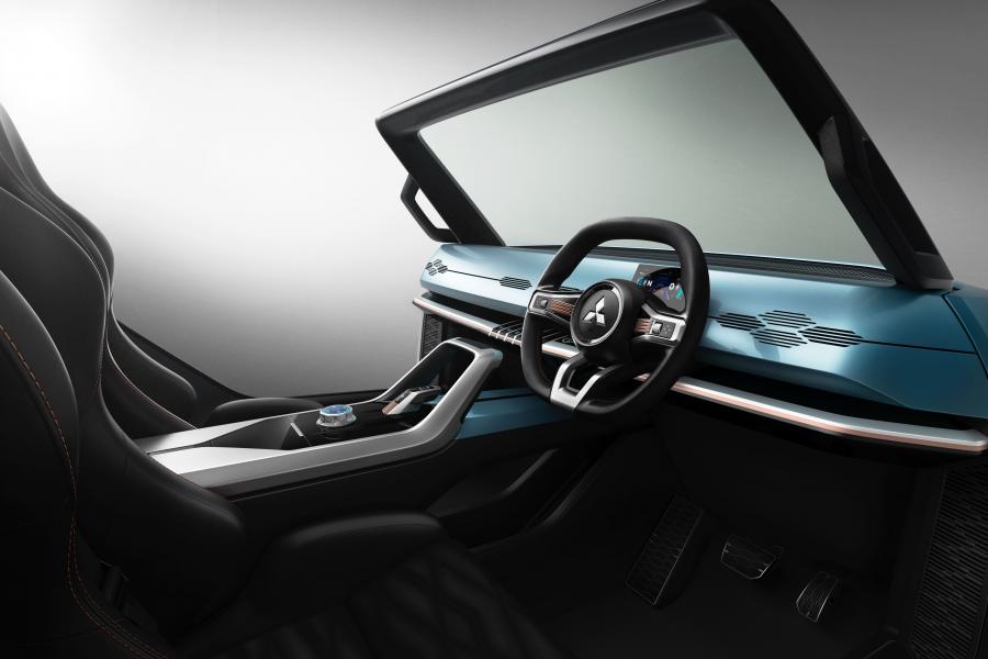 Интерьер Mitsubishi MI-TECH Concept 2019 года  (фото 8 из 11)